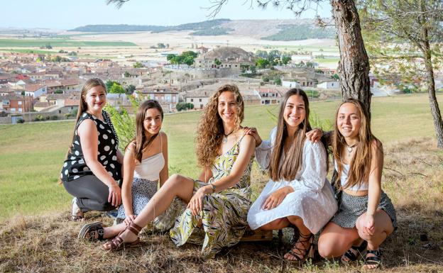 La reina y las damas de Astudillo de las fiestas de 2020, que tuvieron que clausurarse por la pandemia, serán problamadas este año. 