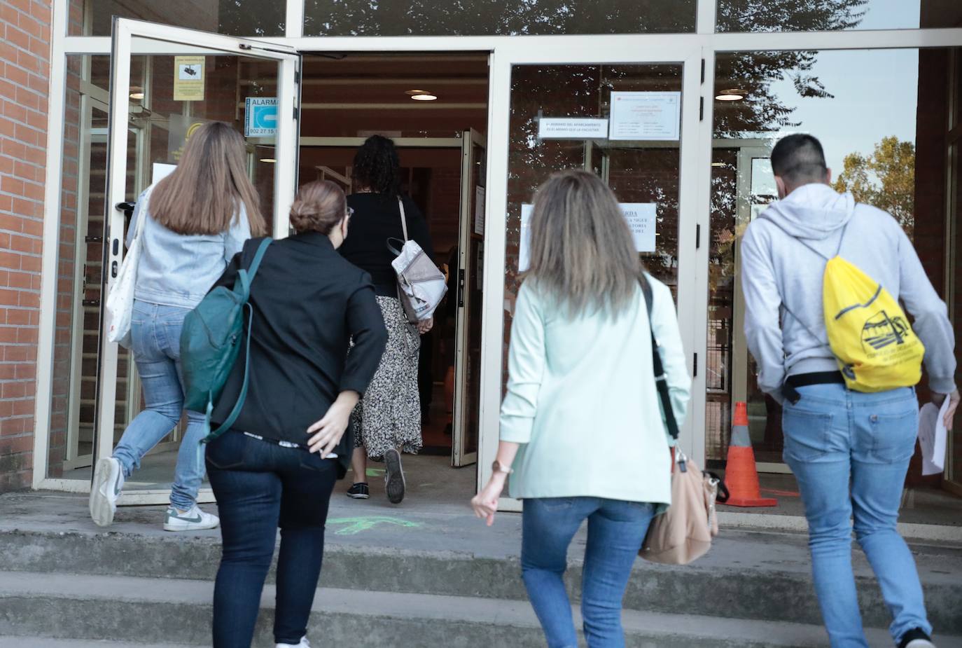 El examen de las oposiciones de Correos se ha celebrado en la Facultad de Económicas de Valladolid. 