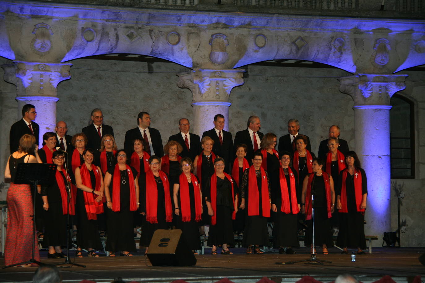 Actuación de la Coral Cuellarana en 2019.