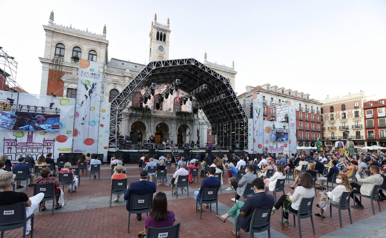 La Plaza Mayor de Valladolid el día del pregón de las fiestas. 