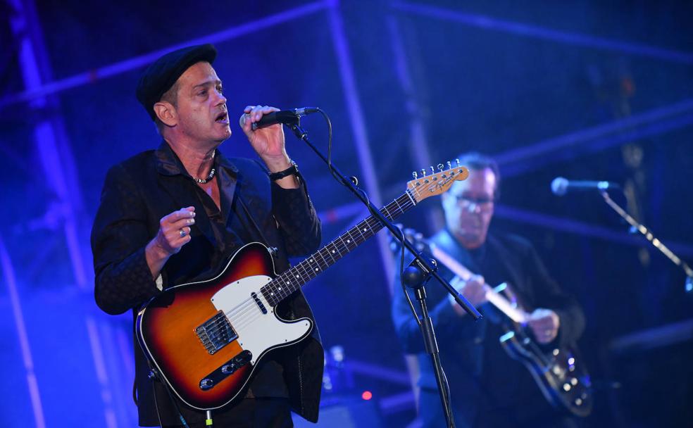 Juan Perro, durante su concierto en la Plaza Mayor. 