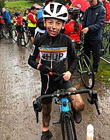 Imagen secundaria 2 - ¿Quién es el ciclista infantil del Tour de Britania que lideró la escapada del equipo de Roglic?