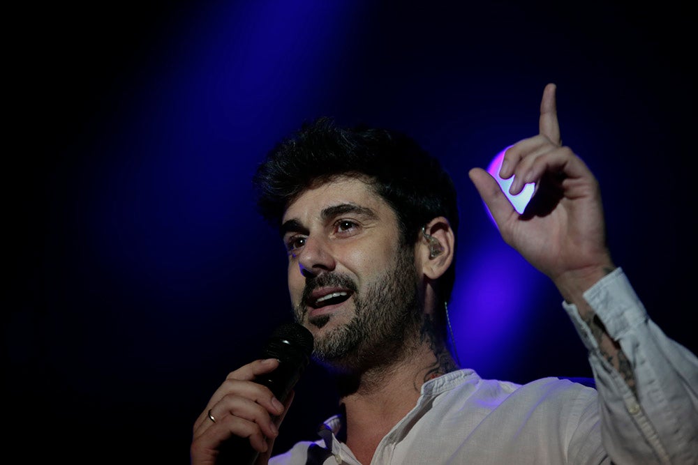 Melendi llena el campo de fútbol de Puente Ladrillo para el último concierto de su gira