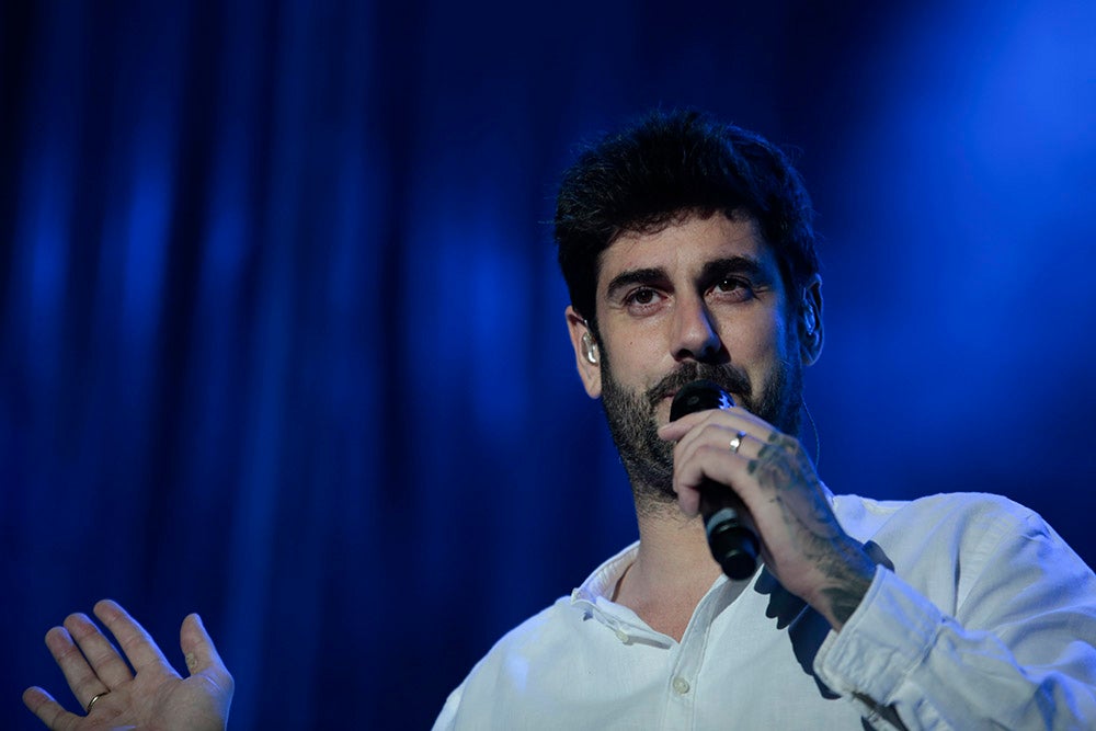 Melendi llena el campo de fútbol de Puente Ladrillo para el último concierto de su gira