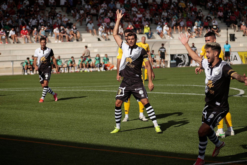 Goleada de Unionistas por 3-0 al Extremadura UD con dos goles del "pichichi" Rayco