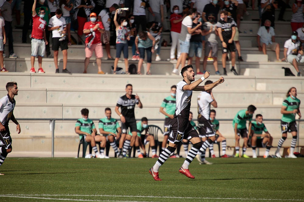 Goleada de Unionistas por 3-0 al Extremadura UD con dos goles del "pichichi" Rayco