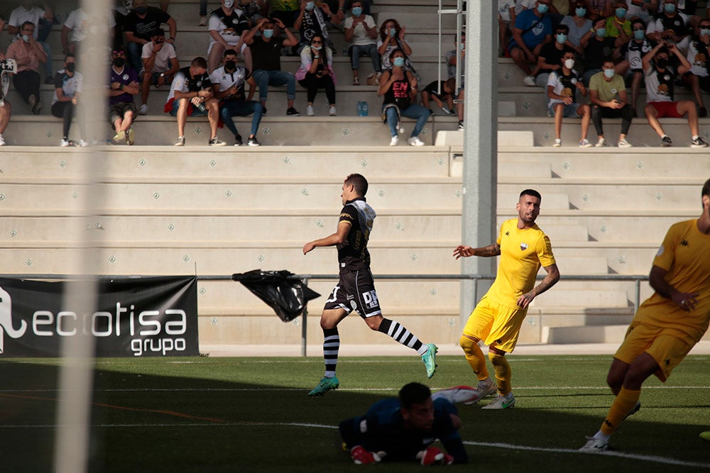 Goleada de Unionistas por 3-0 al Extremadura UD con dos goles del "pichichi" Rayco