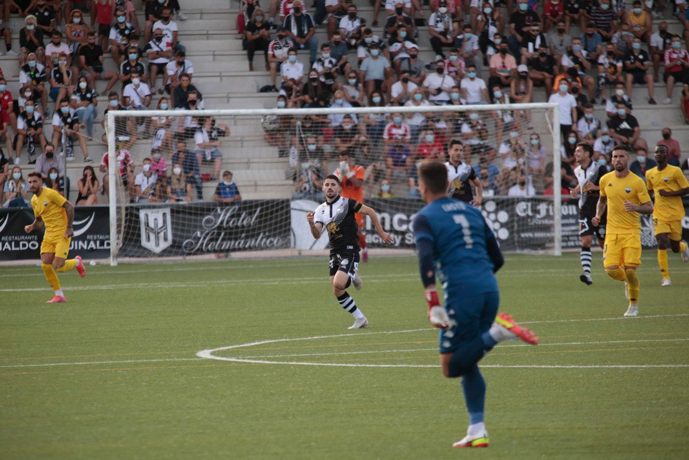 Goleada de Unionistas por 3-0 al Extremadura UD con dos goles del "pichichi" Rayco