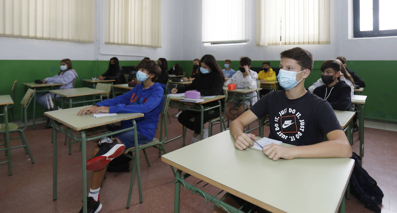 Fotos: Siete mil alumnos de ESO y Bachillerato vuelven a clase