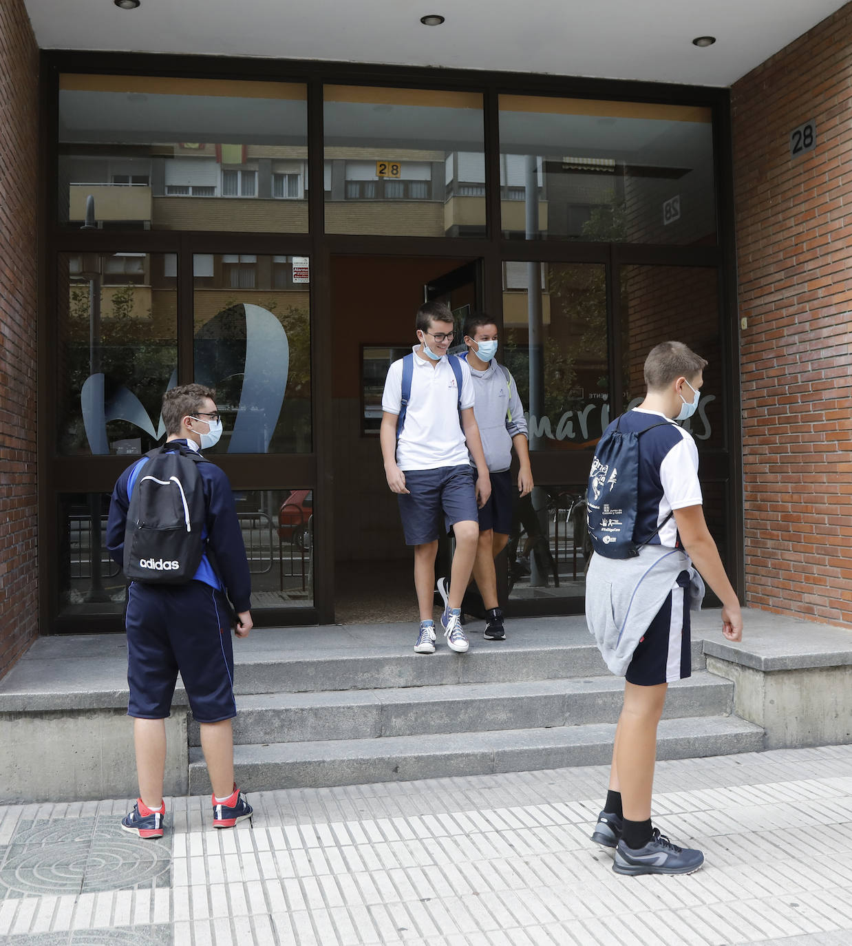 Fotos: Siete mil alumnos de ESO y Bachillerato vuelven a clase