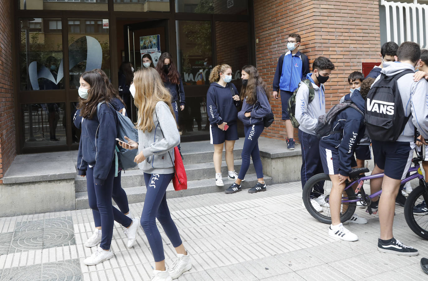 Fotos: Siete mil alumnos de ESO y Bachillerato vuelven a clase