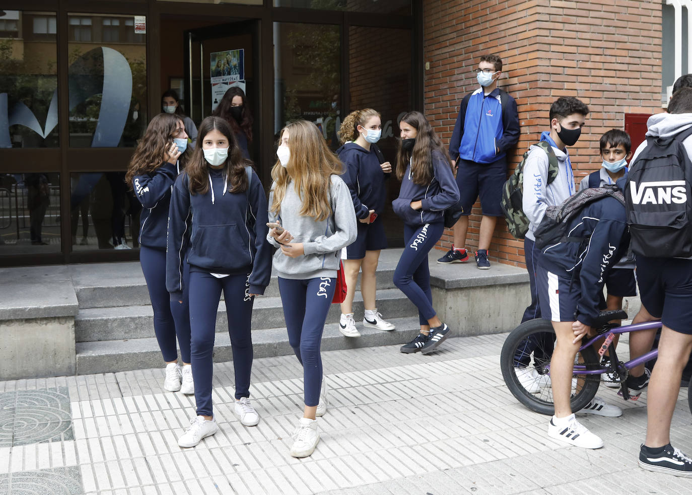 Fotos: Siete mil alumnos de ESO y Bachillerato vuelven a clase