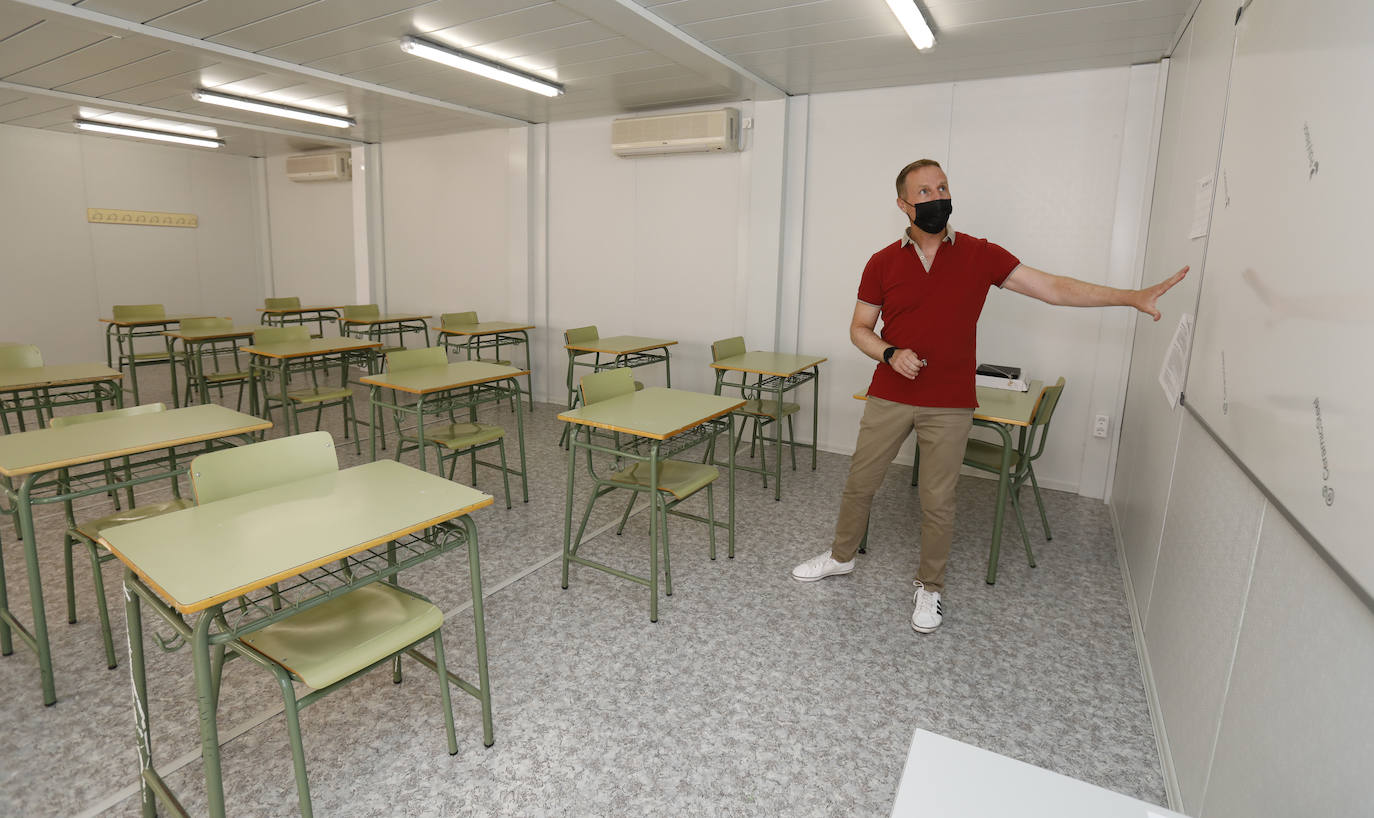 Fotos: Siete mil alumnos de ESO y Bachillerato vuelven a clase