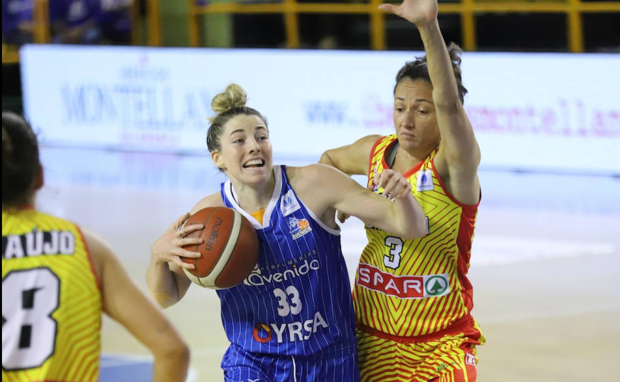 Katie Lou Samuelson, defendida por Laia Palau.