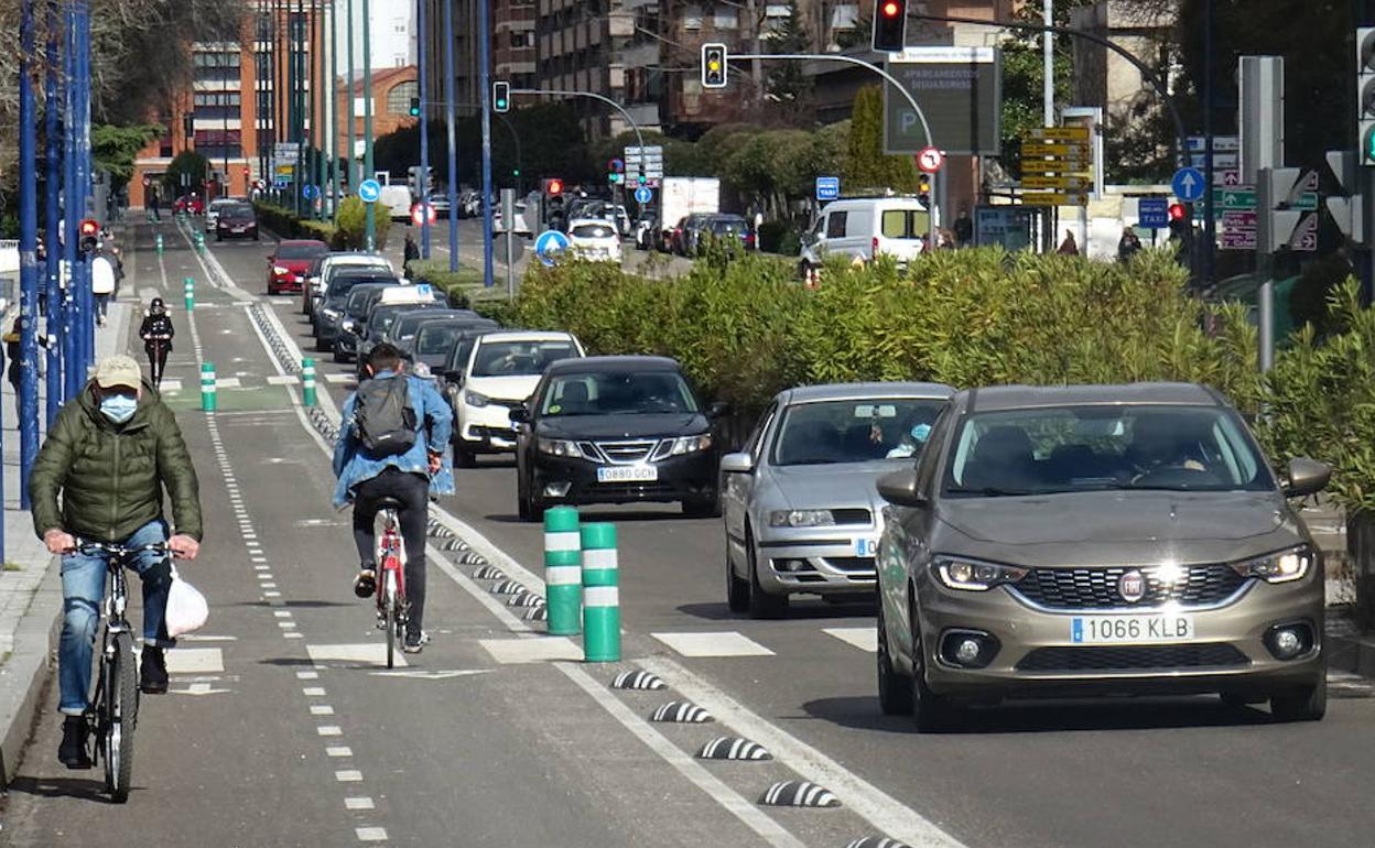 Carril bici de Isabel la Católica, uno de los ciclocarriles incluidos dentro de Valladolid Ciudad Verde. 