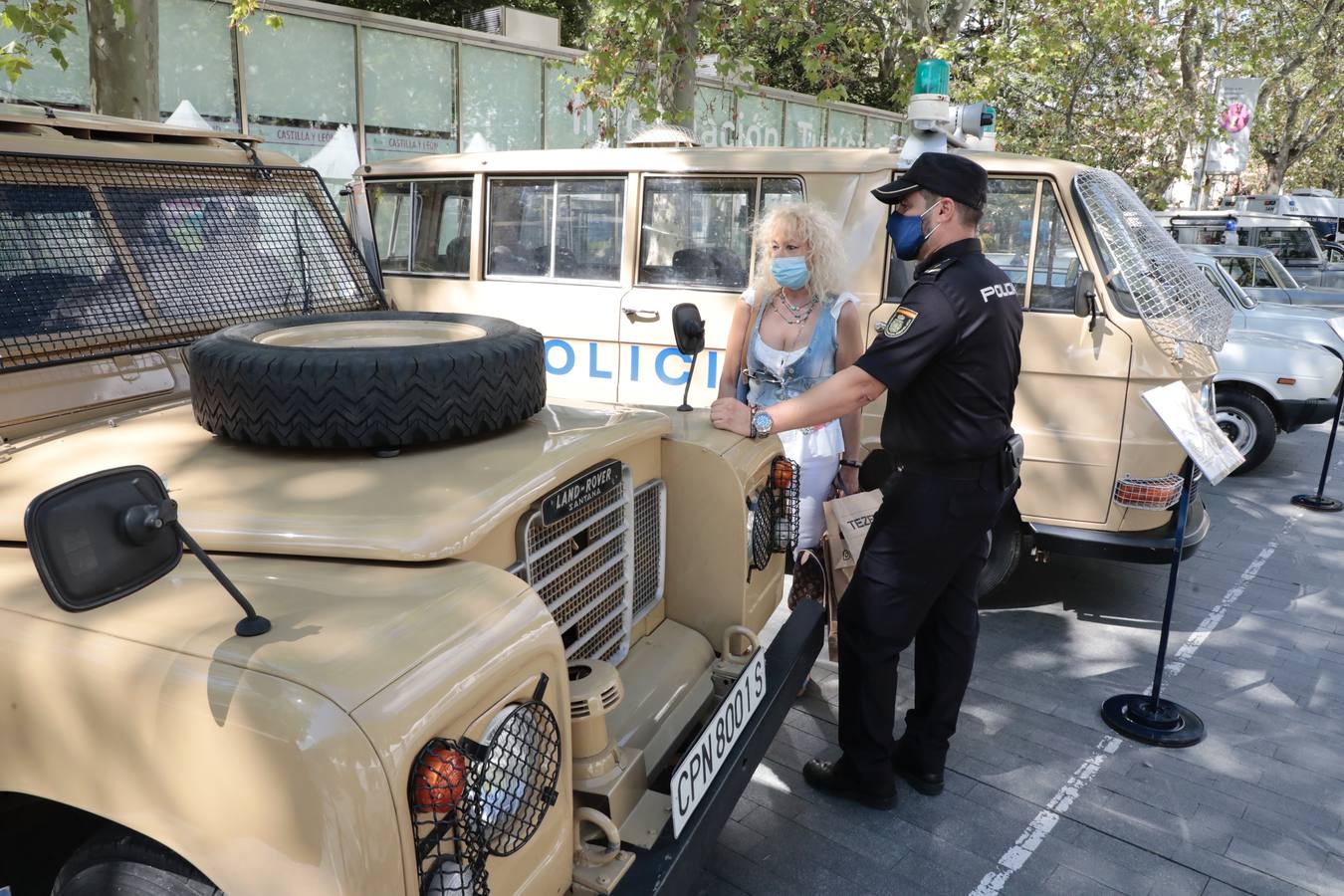 Fotos: Exposición del Día de la Policía en la Acera de Recoletos de Valladolid