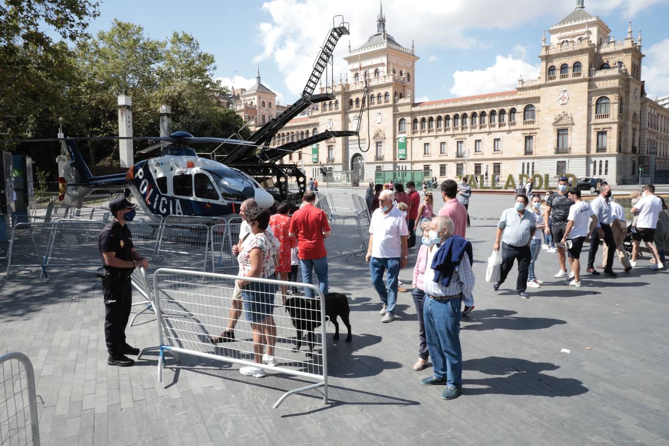 Fotos: Exposición del Día de la Policía en la Acera de Recoletos de Valladolid