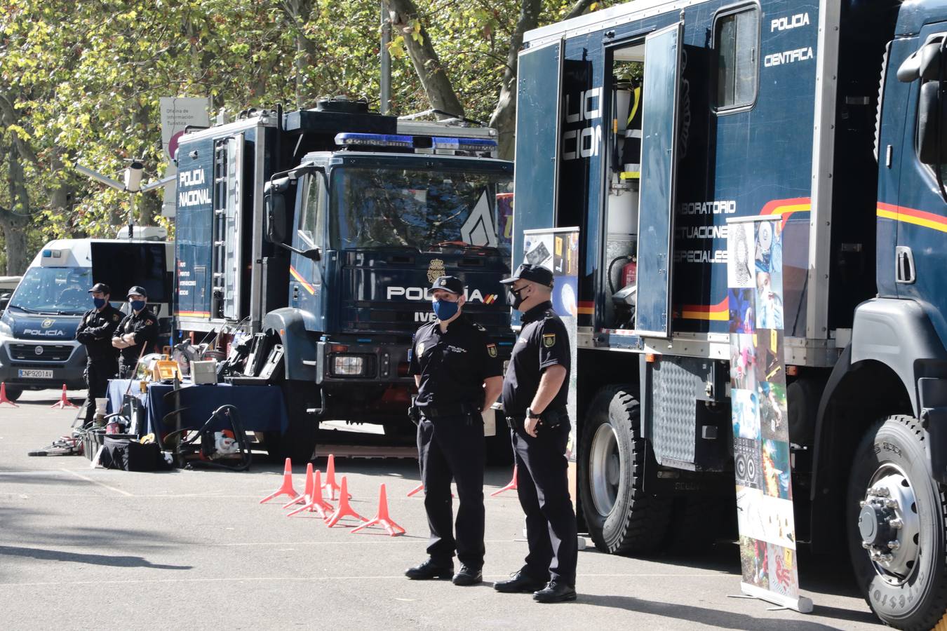 Fotos: Exposición del Día de la Policía en la Acera de Recoletos de Valladolid