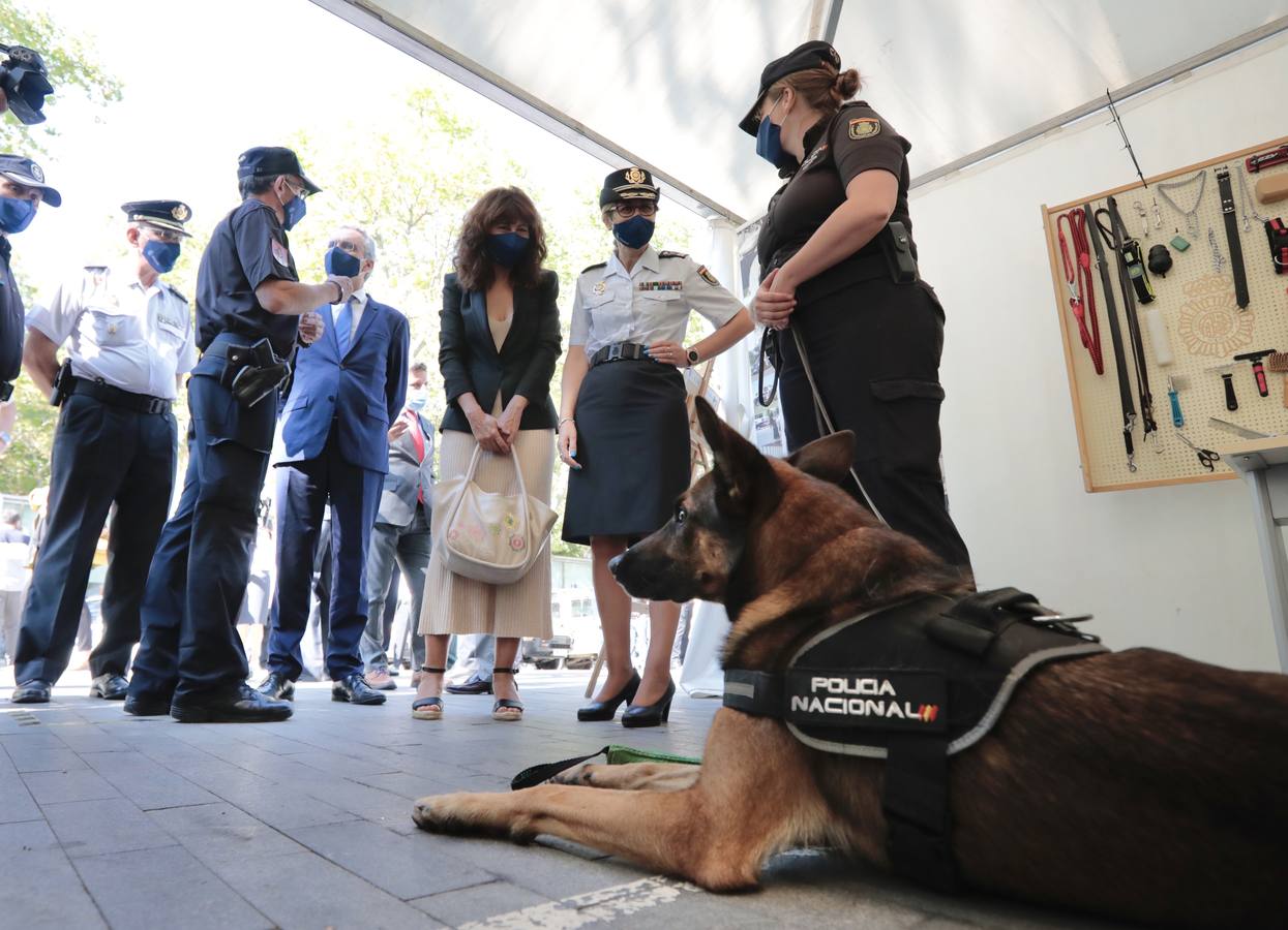 Fotos: Exposición del Día de la Policía en la Acera de Recoletos de Valladolid