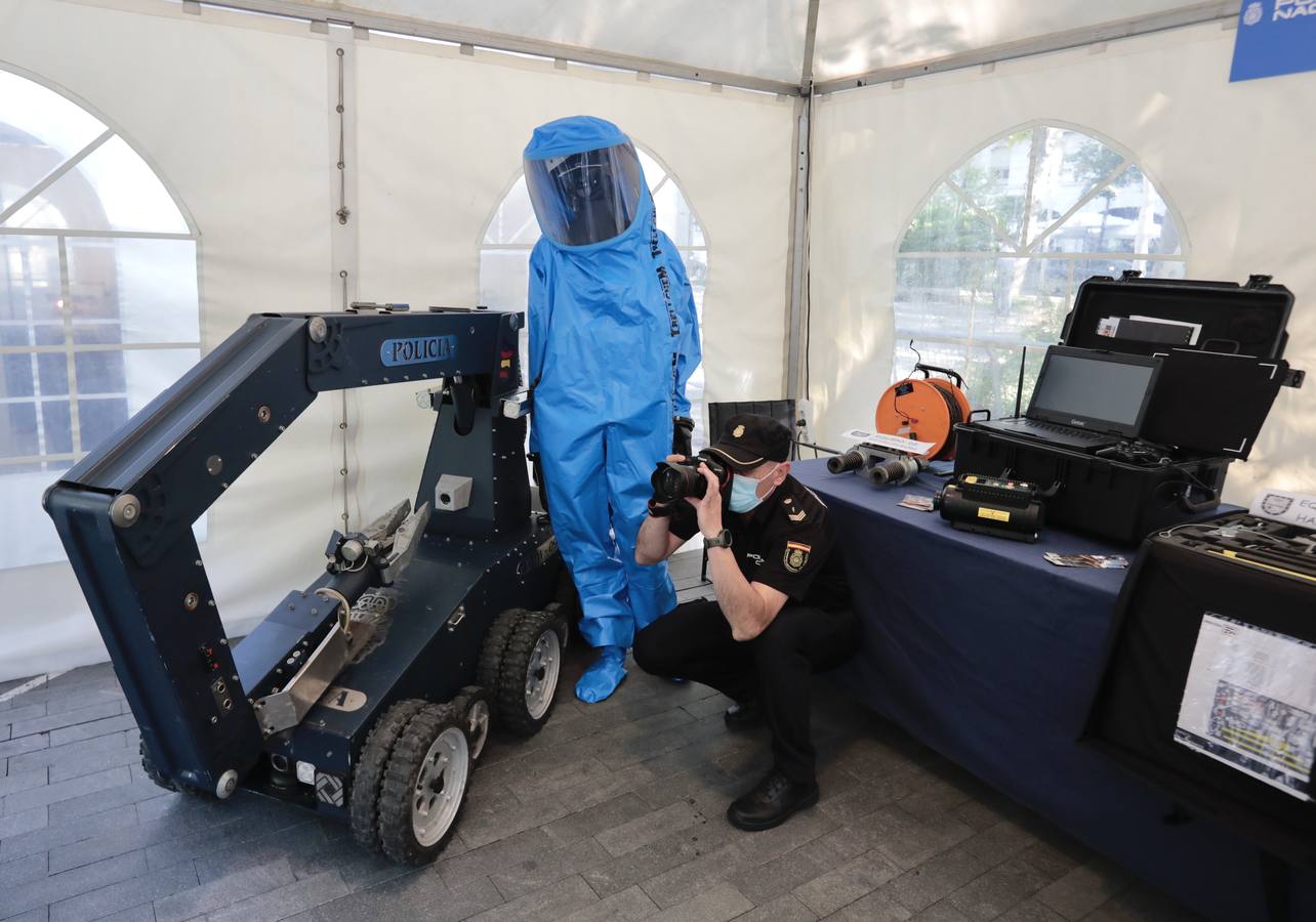 Fotos: Exposición del Día de la Policía en la Acera de Recoletos de Valladolid