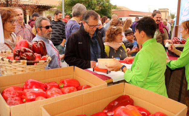 Uno de los puestos en la última Feria del Pimiento celebrada en Torquemada. 