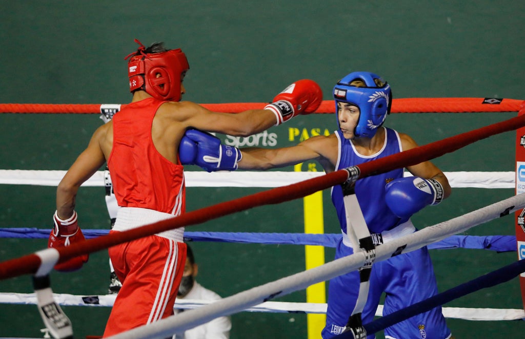 Primer combate de la III Velada Ciudad de Palencia en el complejo deportivo La Ensenada.