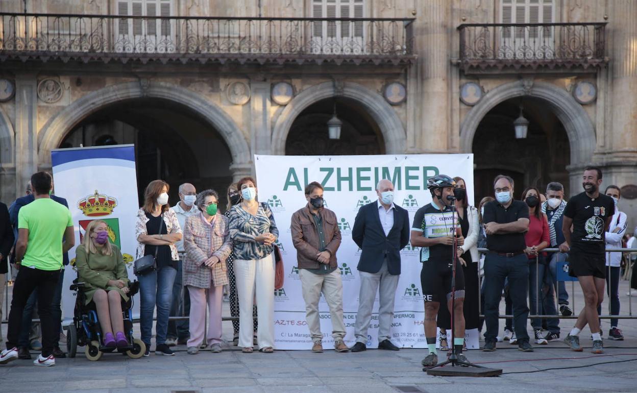 Acto en la Plaza Mayor de Salamanca, conseguido el reto. 