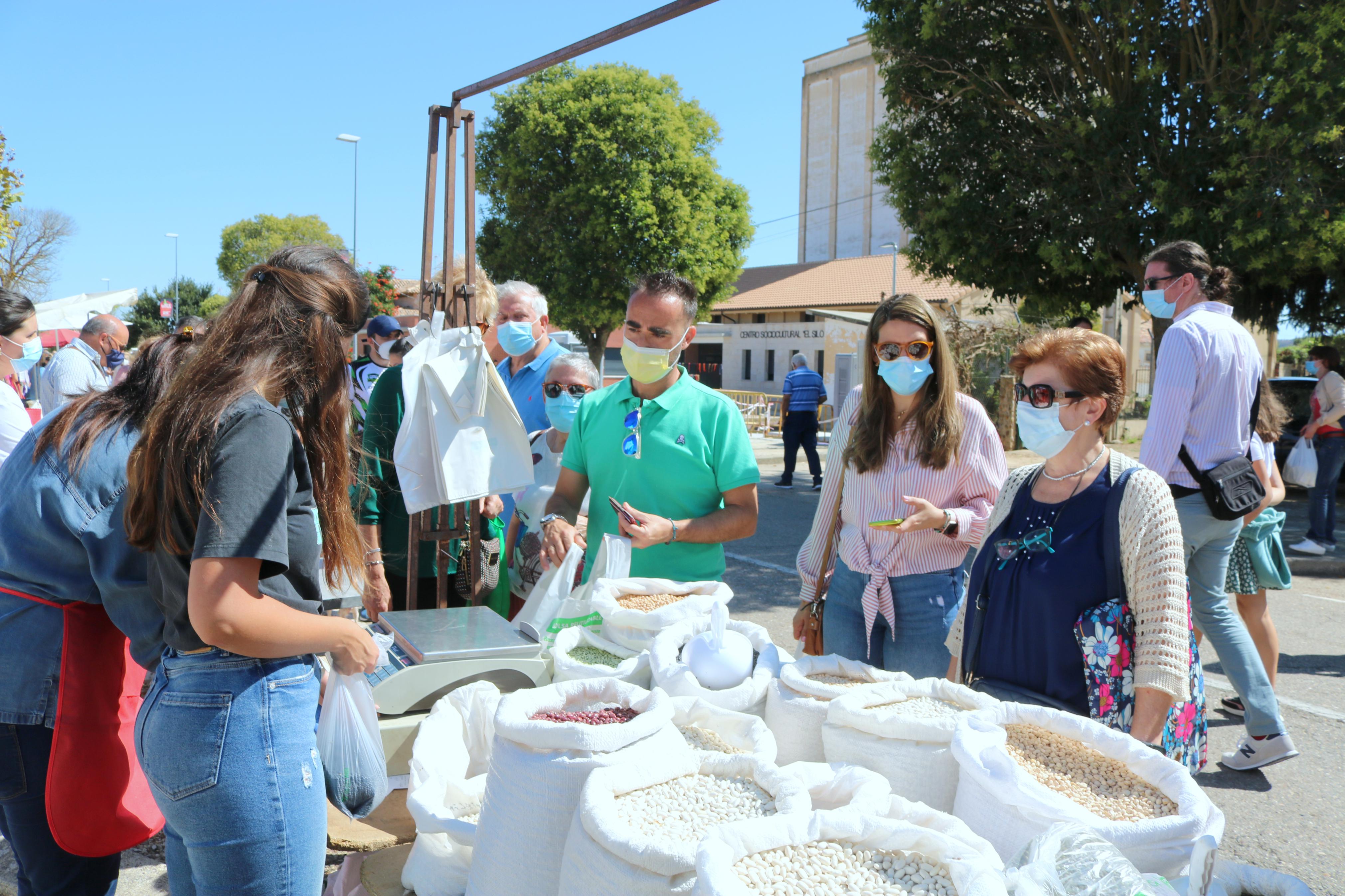 La Feria del Pimiento registró numerosa afluencia de público durante toda la jornada