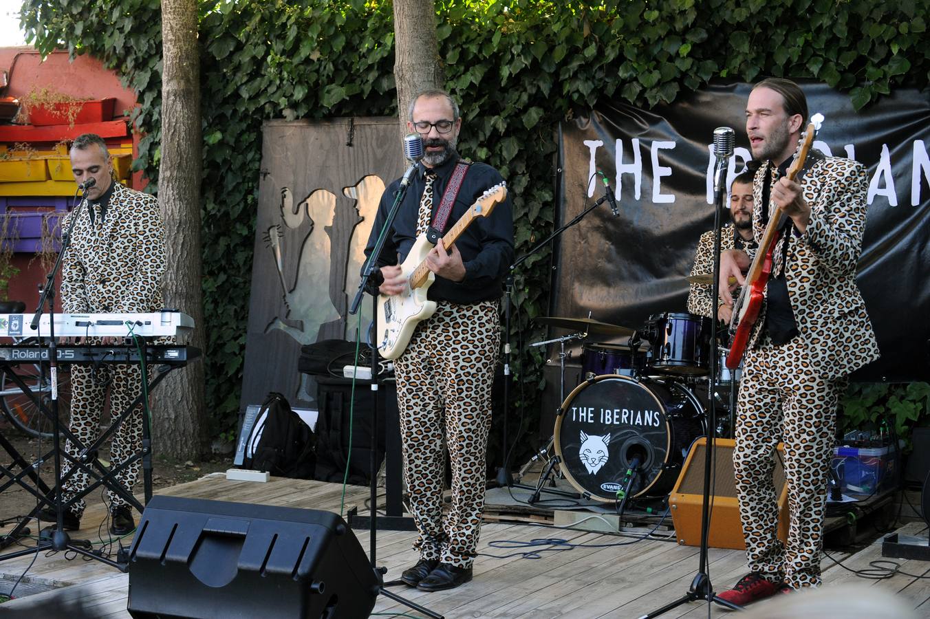 Fotos: Actuación de The Iberians en la terraza &#039;Los Guindales&#039; de Santovenia de Pisuerga