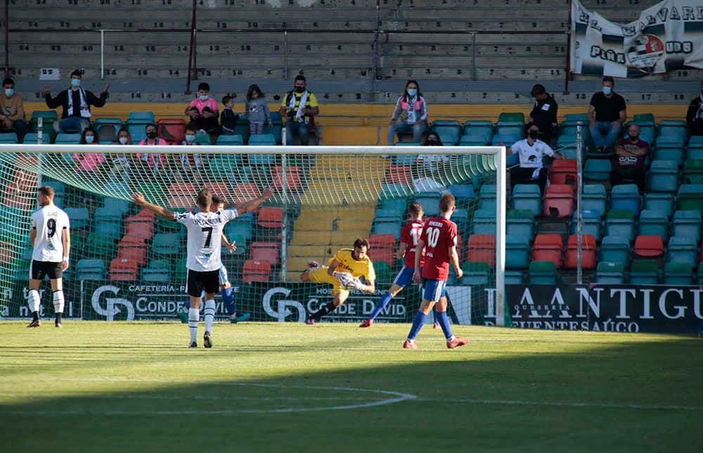 Empate a cero entre Salamanca CF UDS y Bergantiños FC en la vuelta de Uxio da Pena al Helmántico