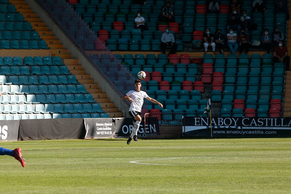 Empate a cero entre Salamanca CF UDS y Bergantiños FC en la vuelta de Uxio da Pena al Helmántico