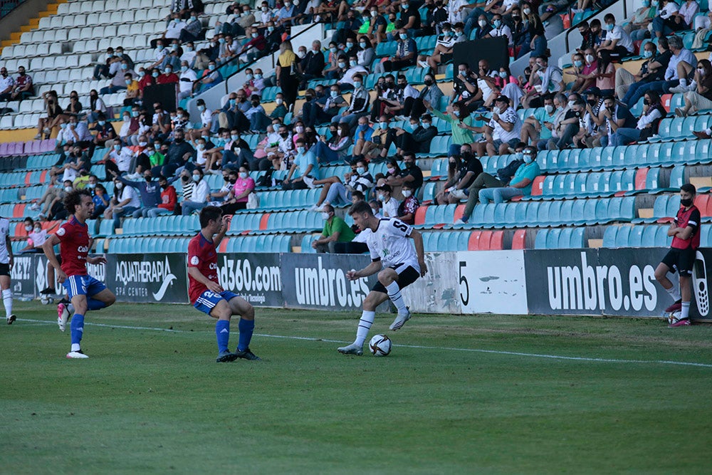 Empate a cero entre Salamanca CF UDS y Bergantiños FC en la vuelta de Uxio da Pena al Helmántico