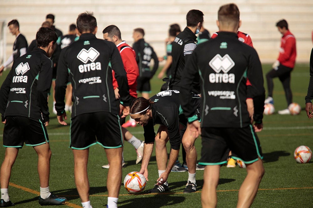 Mandi Sosa ya se entrena junto a sus compañeros en el Reina Sofía en su regreso a Unionistas, preparando el partido del domingo ante el Deportivo de La Coruña 