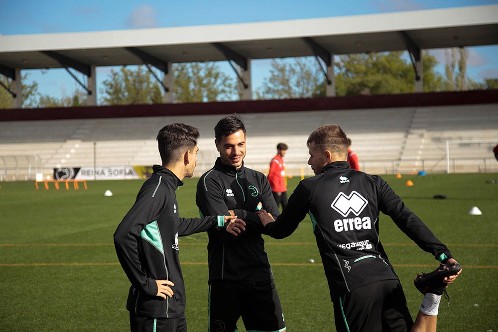 Mandi Sosa ya se entrena junto a sus compañeros en el Reina Sofía en su regreso a Unionistas, preparando el partido del domingo ante el Deportivo de La Coruña 