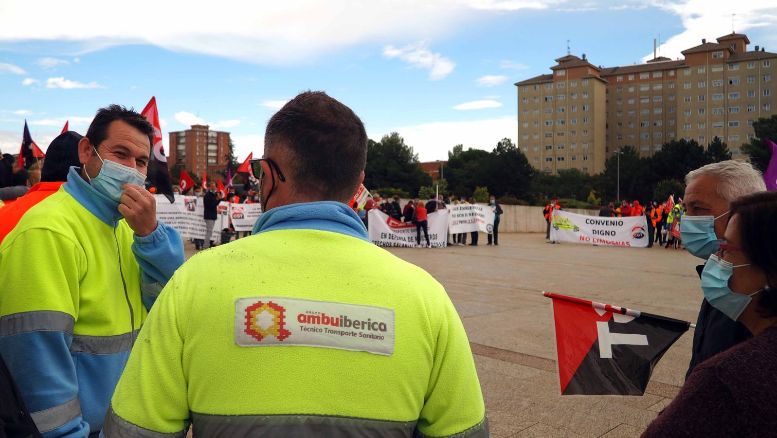 Los bomberos, durante la protesta.