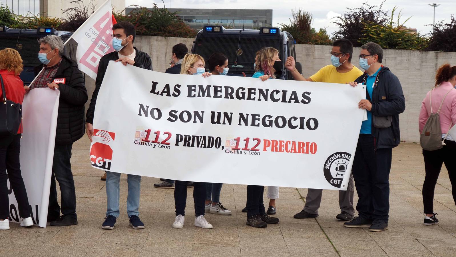 Los bomberos, durante la protesta.