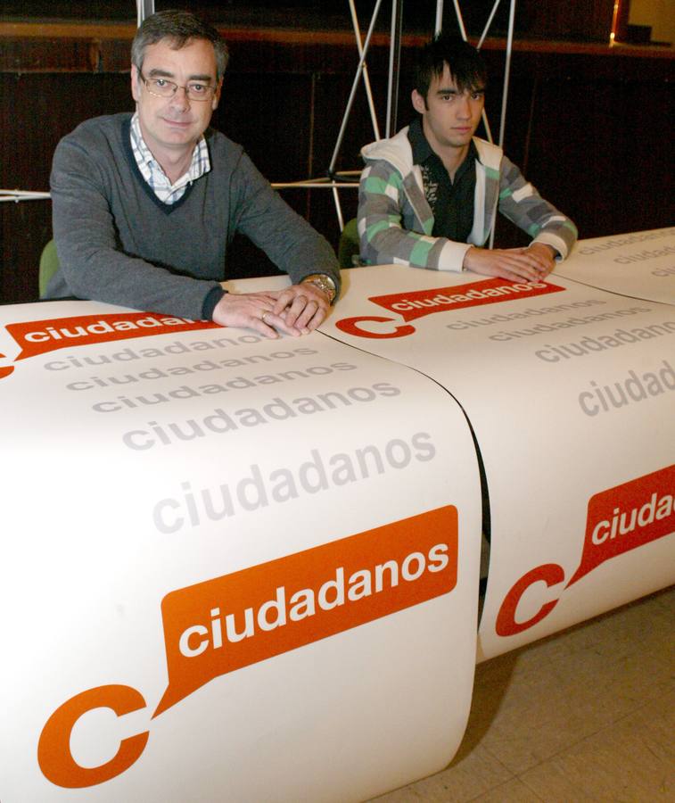 15.05.2009. El número dos del partido Libertas-Ciudadanos de España, José Manuel Villegas, y el secretario de Ciudadanos en Castilla y León, Pablo Yáñez, durante la presentación de su candidatura a las elecciones europeas.