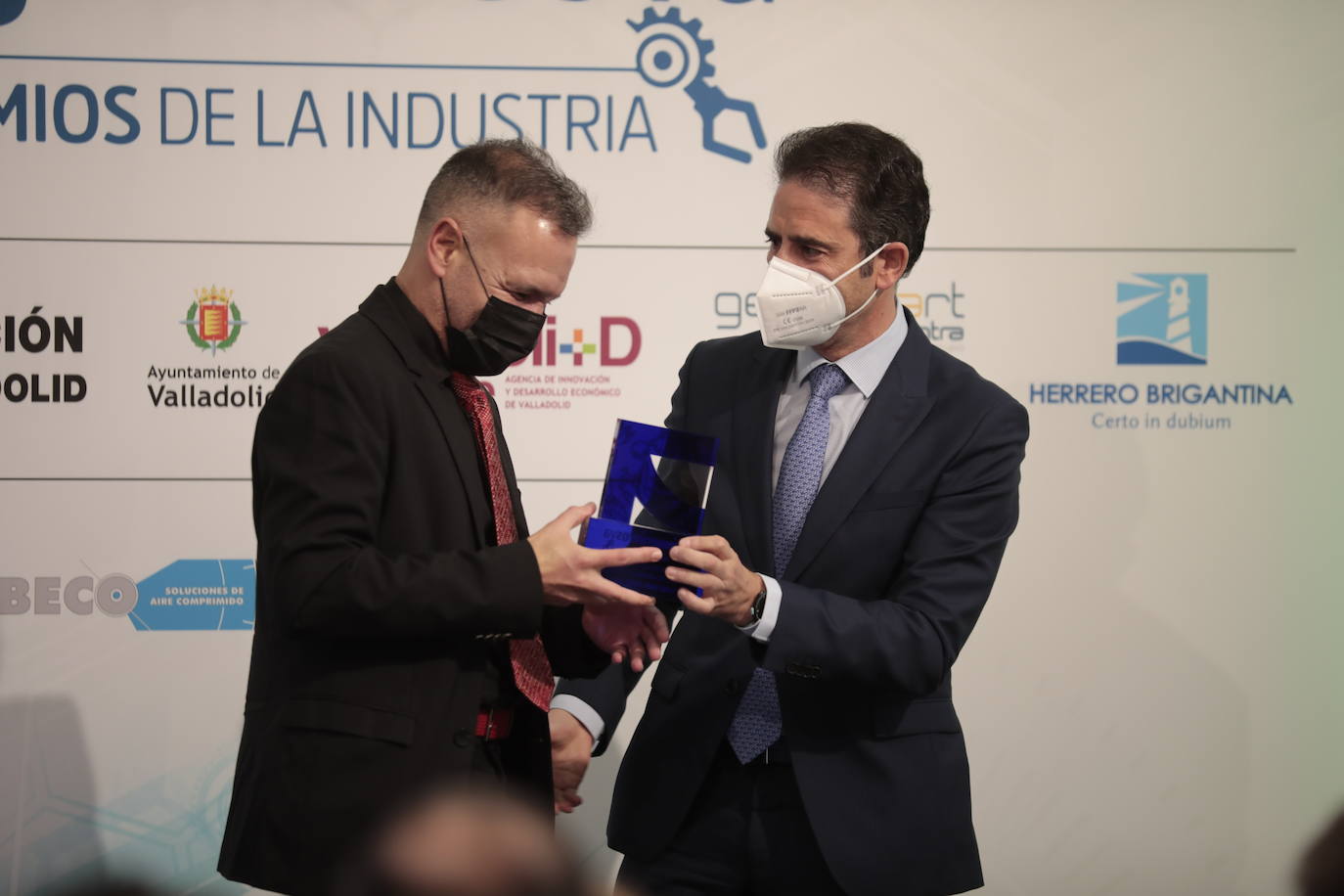 Fotos: IngenierosVA distingue a cinco empresas