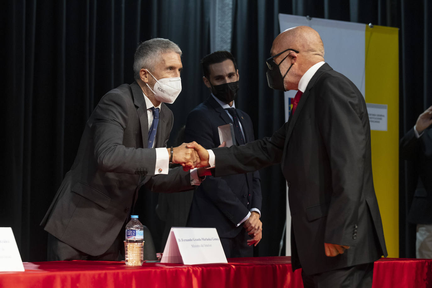 Fotos: Entrega de las medallas de Instituciones Penitenciarias en la cárcel de Villanubla