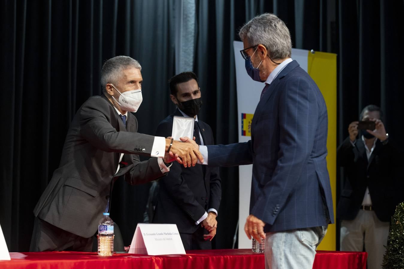 Fotos: Entrega de las medallas de Instituciones Penitenciarias en la cárcel de Villanubla
