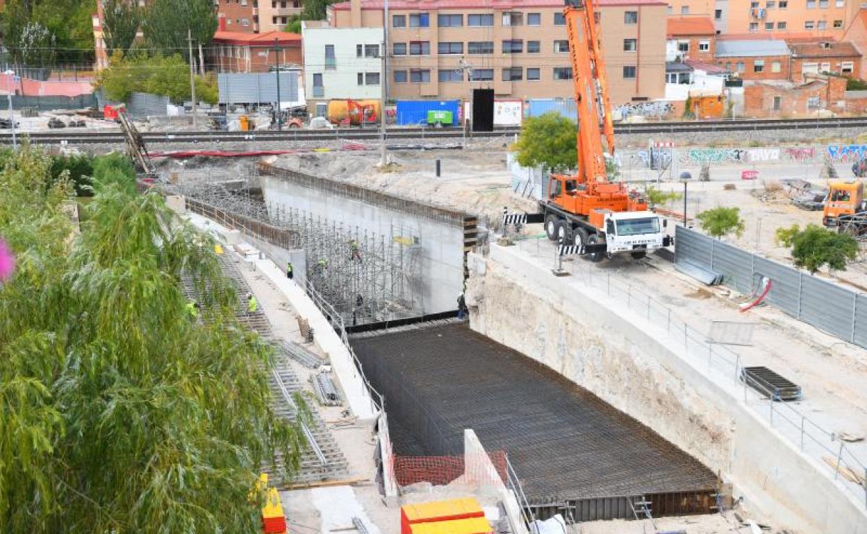 Estado de las obras en la rampa de acceso al túnel por la calle Andrómeda (Los Santos Pilarica). 