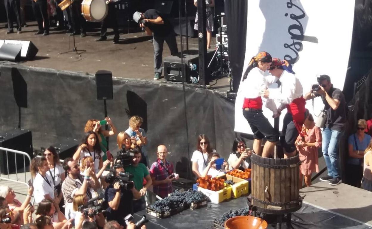 Pisada de uva en la Fiesta de la Vendimia de Ribera del Duero en 2019. 