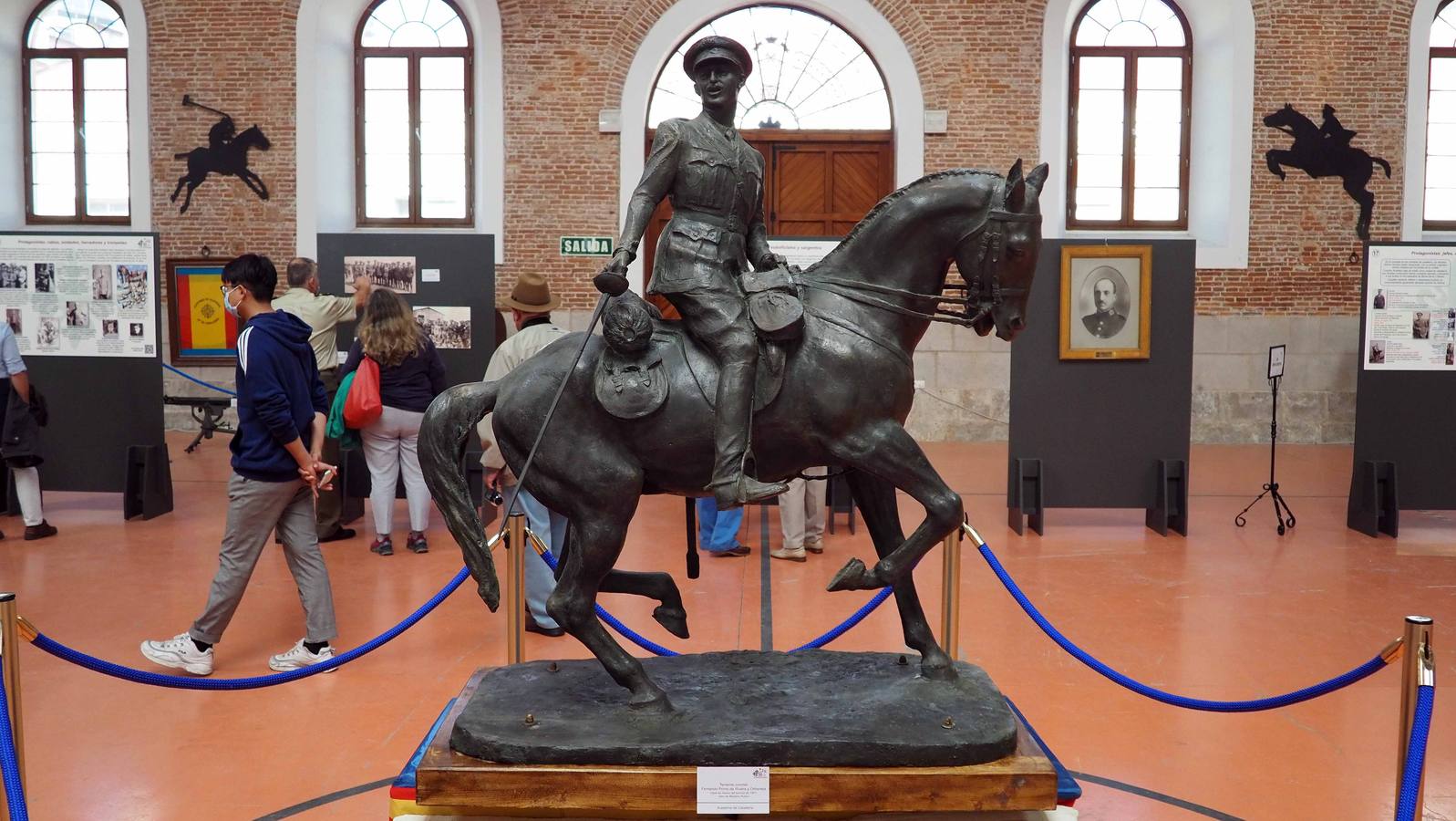 Fotos: La Academia de Caballería de Valladolid rinde homenaje al Regimiento Alcántara en su centenario