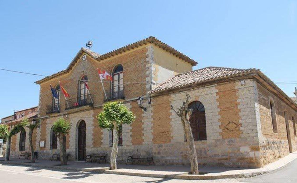 Fachada del Ayuntamieto de Aguilar de Campos. 