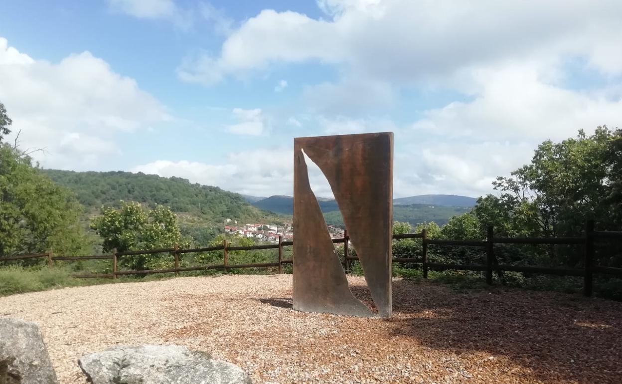 Pieza colocada en el Mirador de Monforte, que sustituye a la robada. 