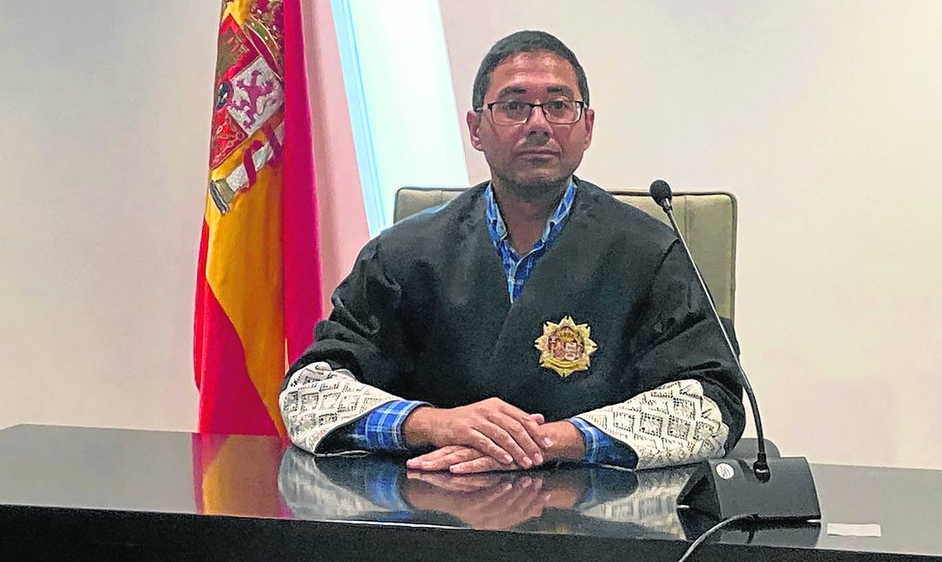 El nuevo juez decano del Partido Judicial de Palencia, Jorge Martínez Moreno, en la sala de vistas del Juzgado de lo Penal.