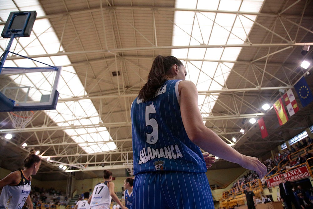 Un CB Avenida en construcción sin sus WNBA estrena su casillero de triunfos ligueros (66-48) ante Tenerife