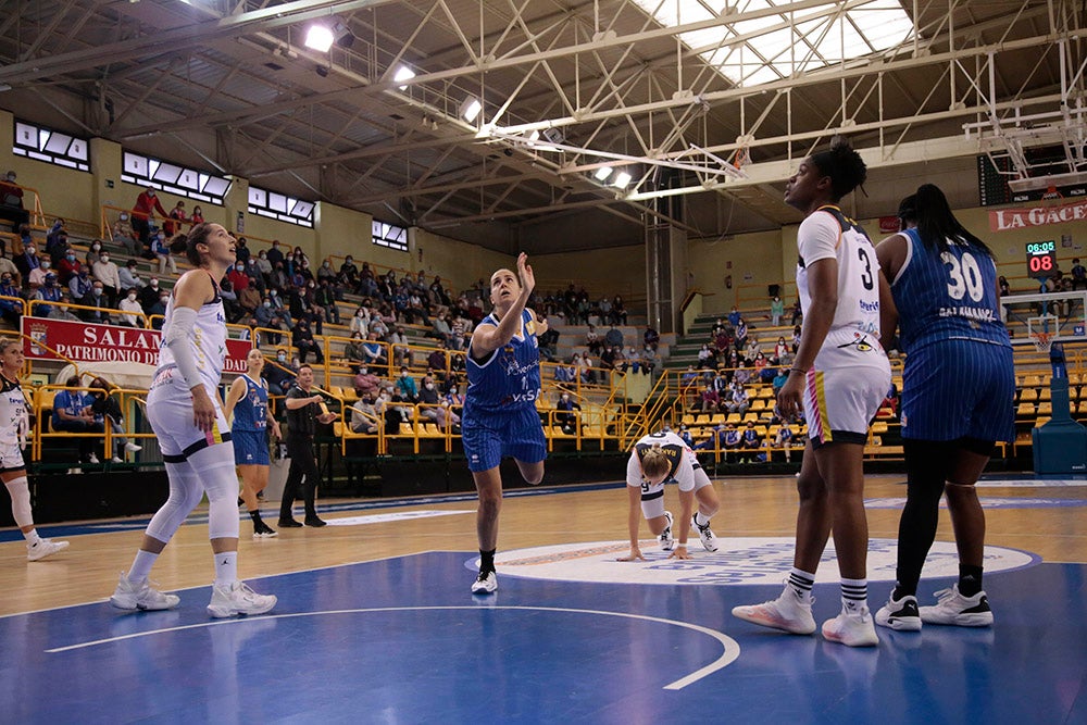 Un CB Avenida en construcción sin sus WNBA estrena su casillero de triunfos ligueros (66-48) ante Tenerife