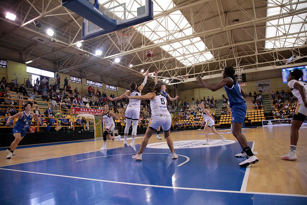 Un CB Avenida en construcción sin sus WNBA estrena su casillero de triunfos ligueros (66-48) ante Tenerife