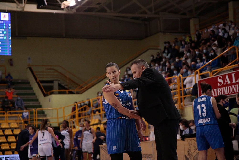 Un CB Avenida en construcción sin sus WNBA estrena su casillero de triunfos ligueros (66-48) ante Tenerife
